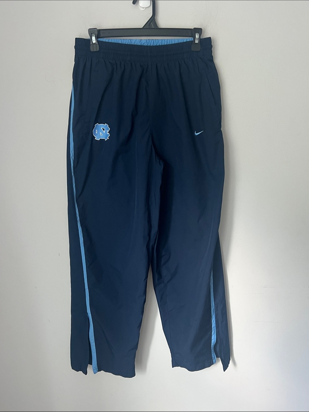Vintage North Carolina Tar Heels Nike Team Fit Storm Travel Pants, sz Medium ^